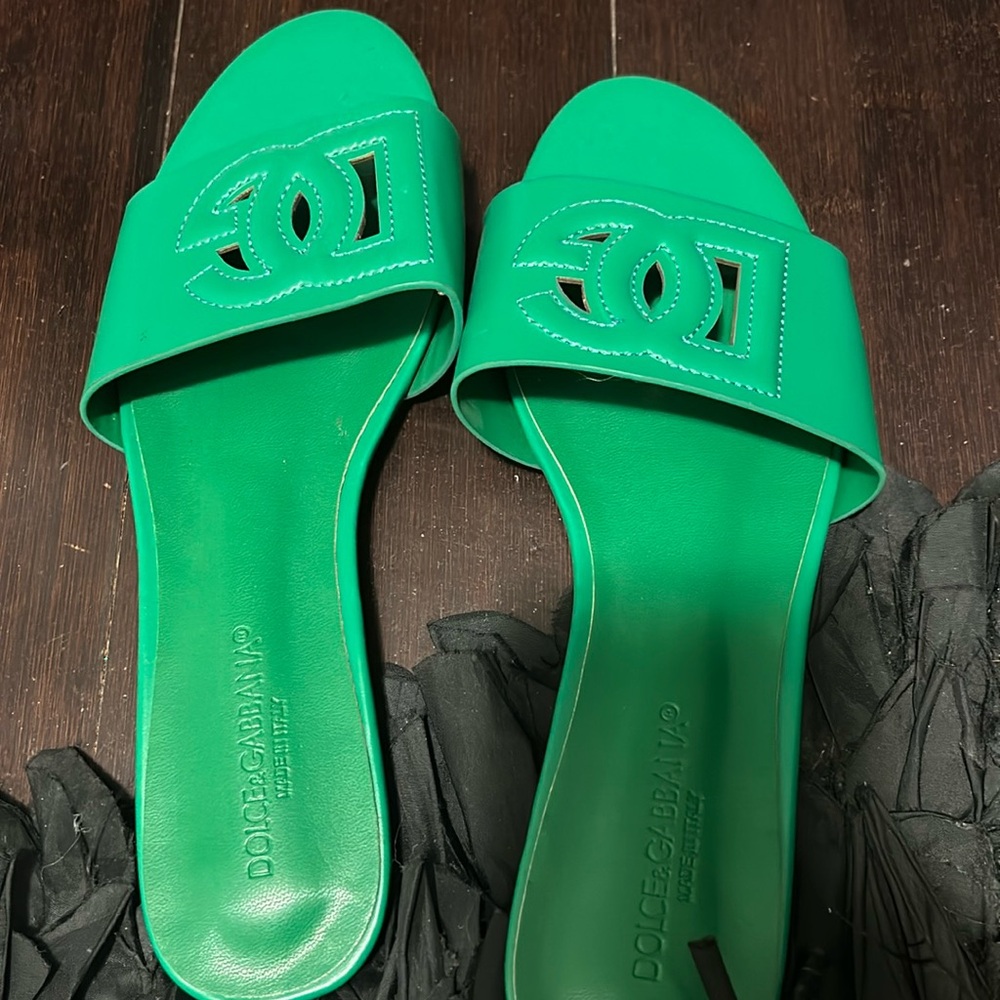 Green sandals size 39